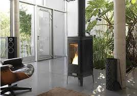 Купить Печь-камин Invicta Iwaki on base в интерьере чугунная в Мозыре в Мозыре