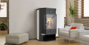 Стальной недорогой камин с дровницей Теплодар Румба фото в интерьере в Мозыре