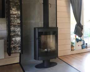 Печь-камин с теплообменником Мета-Бел АОТ 7.0-01 Свитязь фото в интерьере в Мозыре