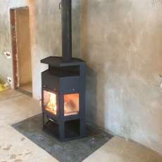 Купить недорогой камин с шамотом Мета-Бел Енисей в Мозыре фото в интерьере в Мозыре