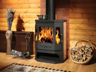 Стальной камин с дровницей Бавария призматик с плитой фото в интерьере в Мозыре