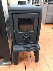 Печь-камин чугунный FireWay Zeige в интерьере Амазонка бай фото в Мозыре