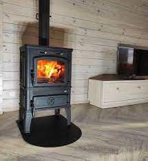 Печь-камин чугунный FireWay Dacha в интерьере чёрный Амазонка бай фото в Мозыре