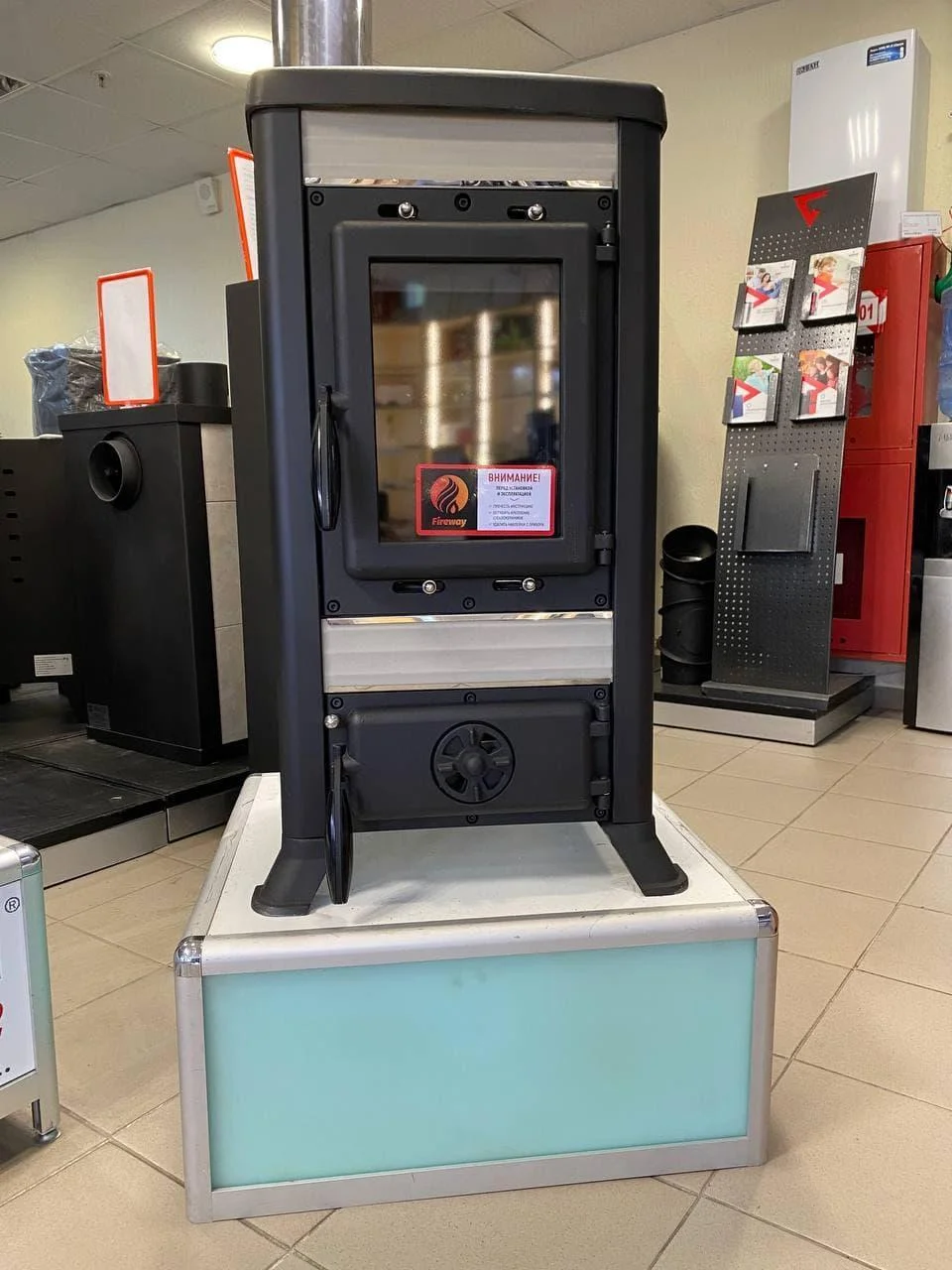 Печь-камин чугунный FireWay Klemens в интерьере Амазонка бай фото в Мозыре