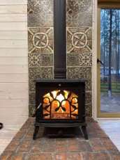 Печь-камин чугунный FireWay Demetra в интерьере Амазонка бай фото в Мозыре