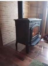 Печь-камин чугунный FireWay Gunter в интерьере чёрный Амазонка бай фото в Мозыре