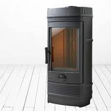 Печь-камин чугунный Invicta Gomont в интерьере Амазонка бай фото в Мозыре