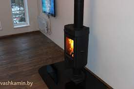 Печь-камин чугунный Invicta Mesnil в интерьере Амазонка бай фото в Мозыре