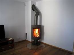 Печь-камин чугунный Invicta Alios в интерьере Амазонка бай фото в Мозыре