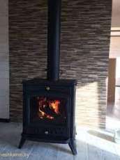 Печь-камин чугунный Invicta Altea в интерьере Амазонка бай фото в Мозыре