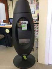 Печь-камин чугунный Invicta Ove в интерьере Амазонка бай фото в Мозыре