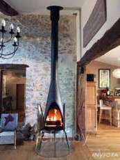 Печь-камин чугунный Invicta Pow-Wow в интерьере Амазонка бай фото в Мозыре