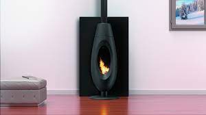 Печь-камин чугунный Invicta OVATIO в интерьере Амазонка бай фото в Мозыре